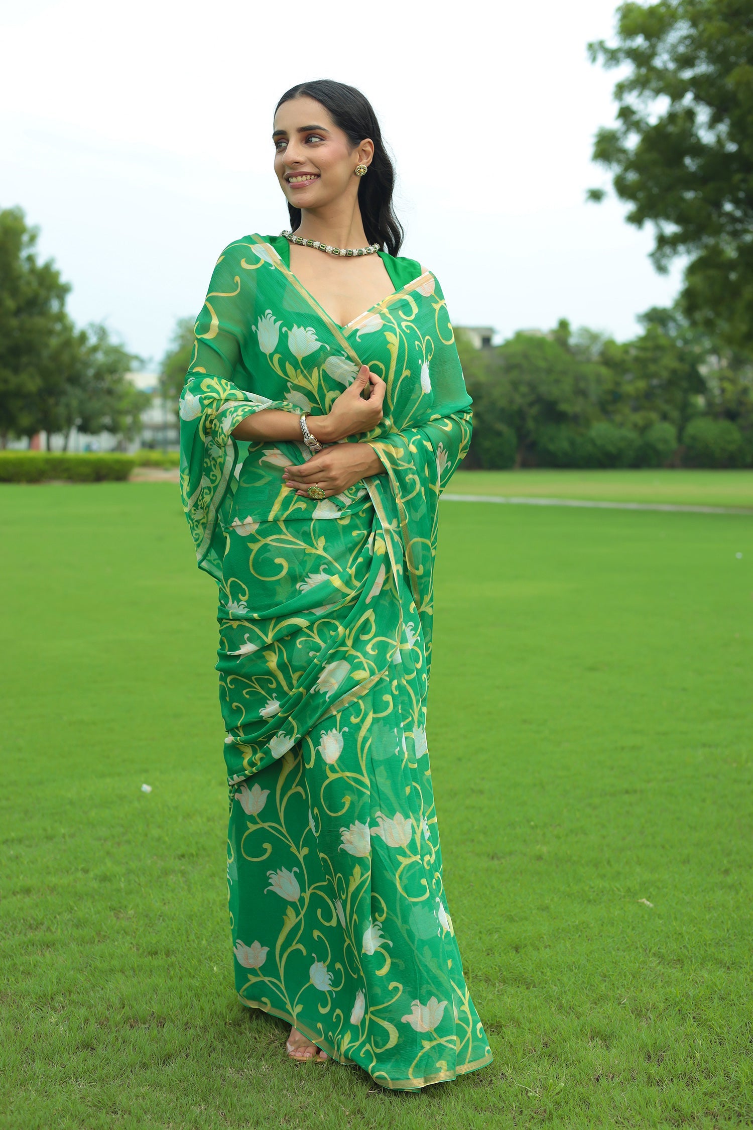 Chiffon  Saree  with Printed, Zari border work.