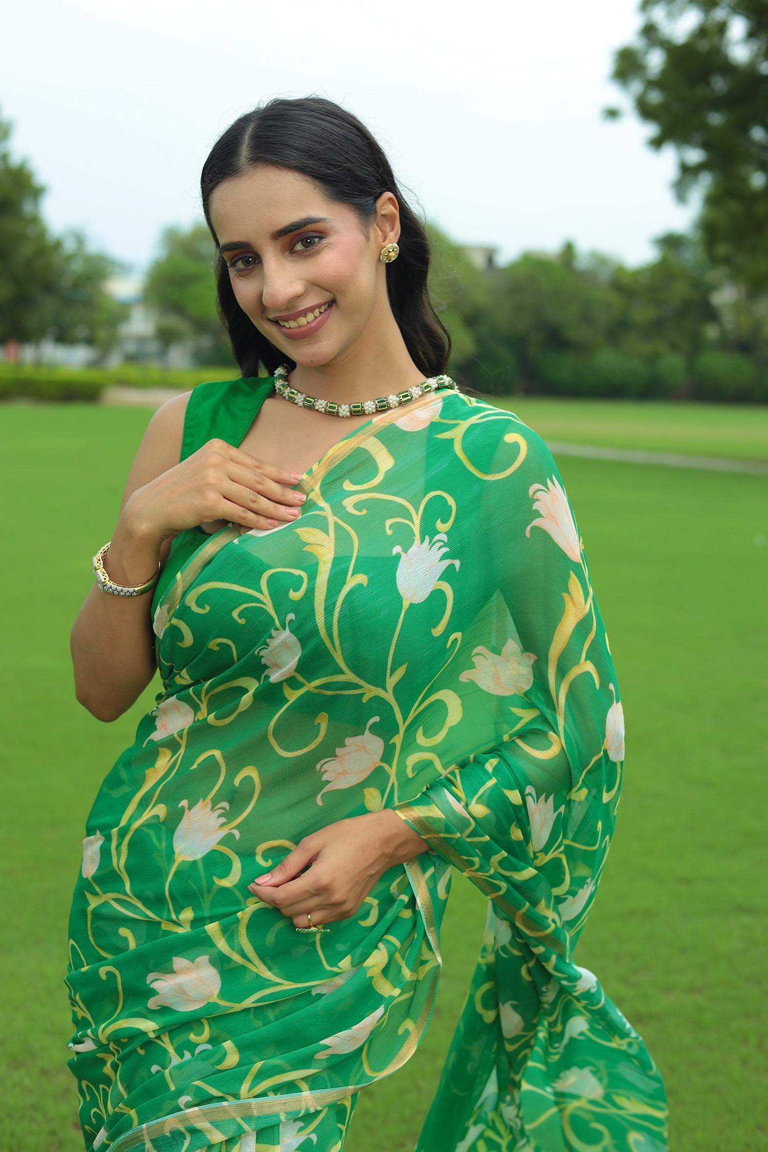 Chiffon  Saree  with Printed, Zari border work.