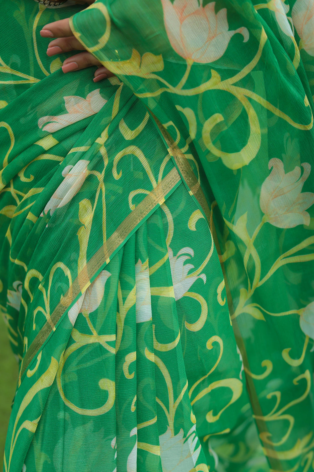 Chiffon  Saree  with Printed, Zari border work.