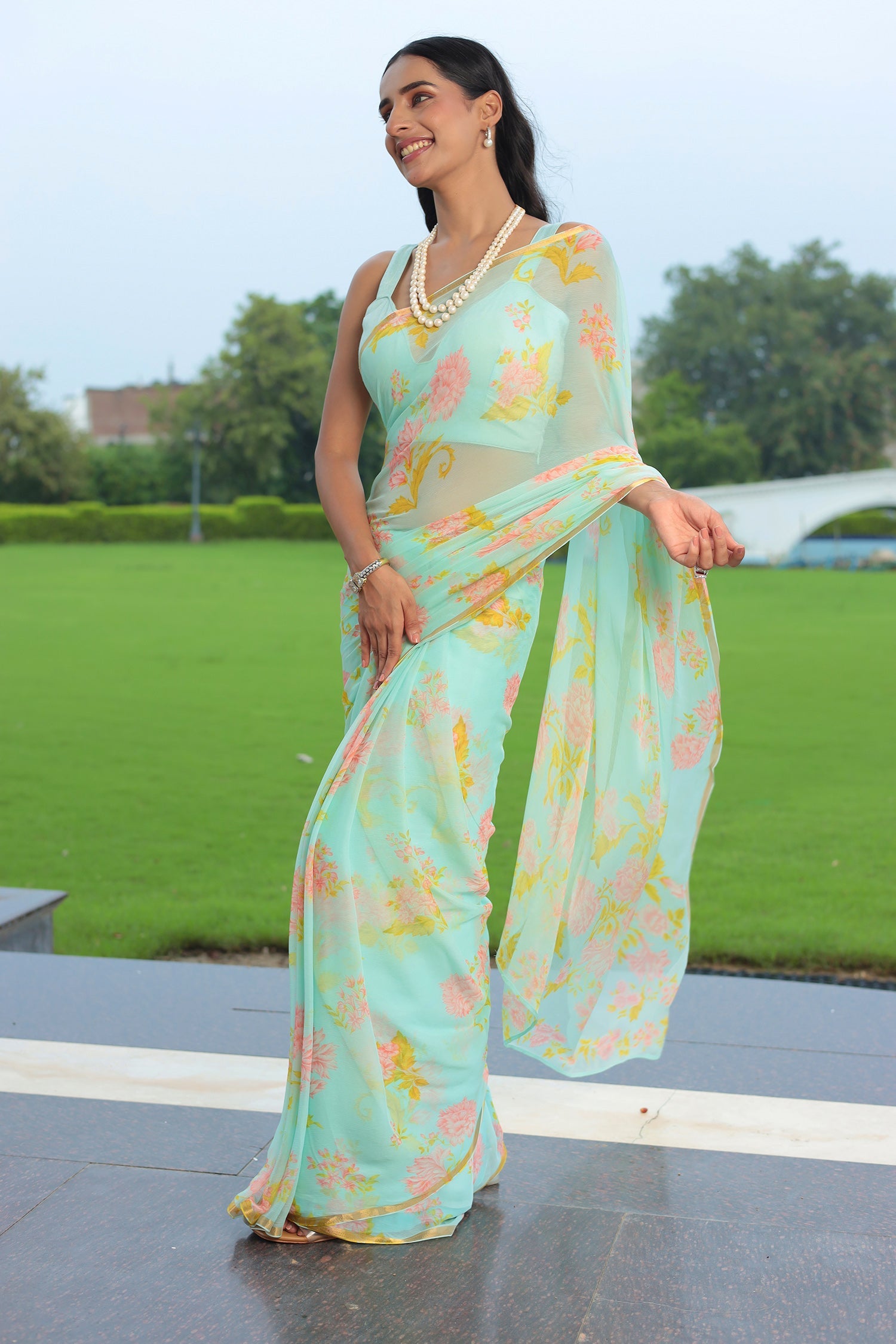 Chiffon  Saree  with Printed, Zari border work.