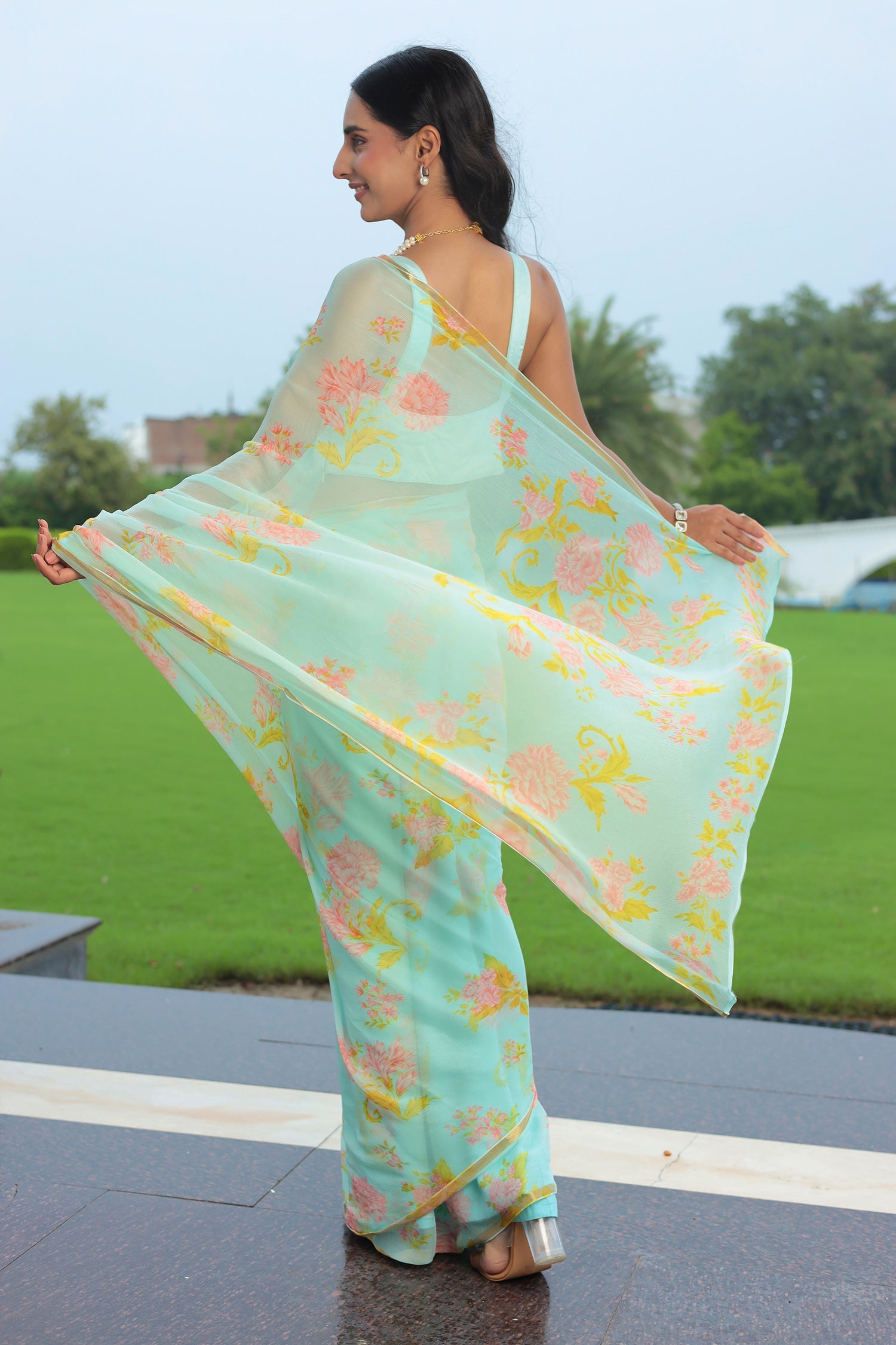 Chiffon  Saree  with Printed, Zari border work.