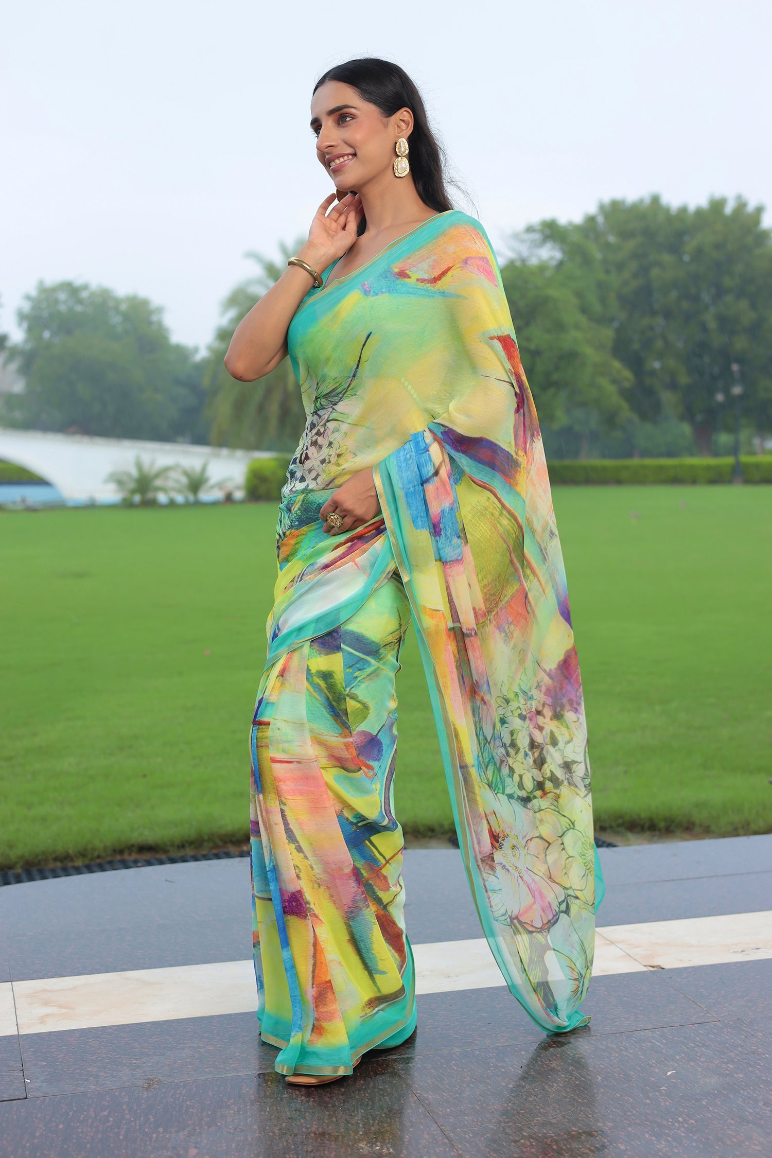 Chiffon  Saree  with Printed, Zari border work.