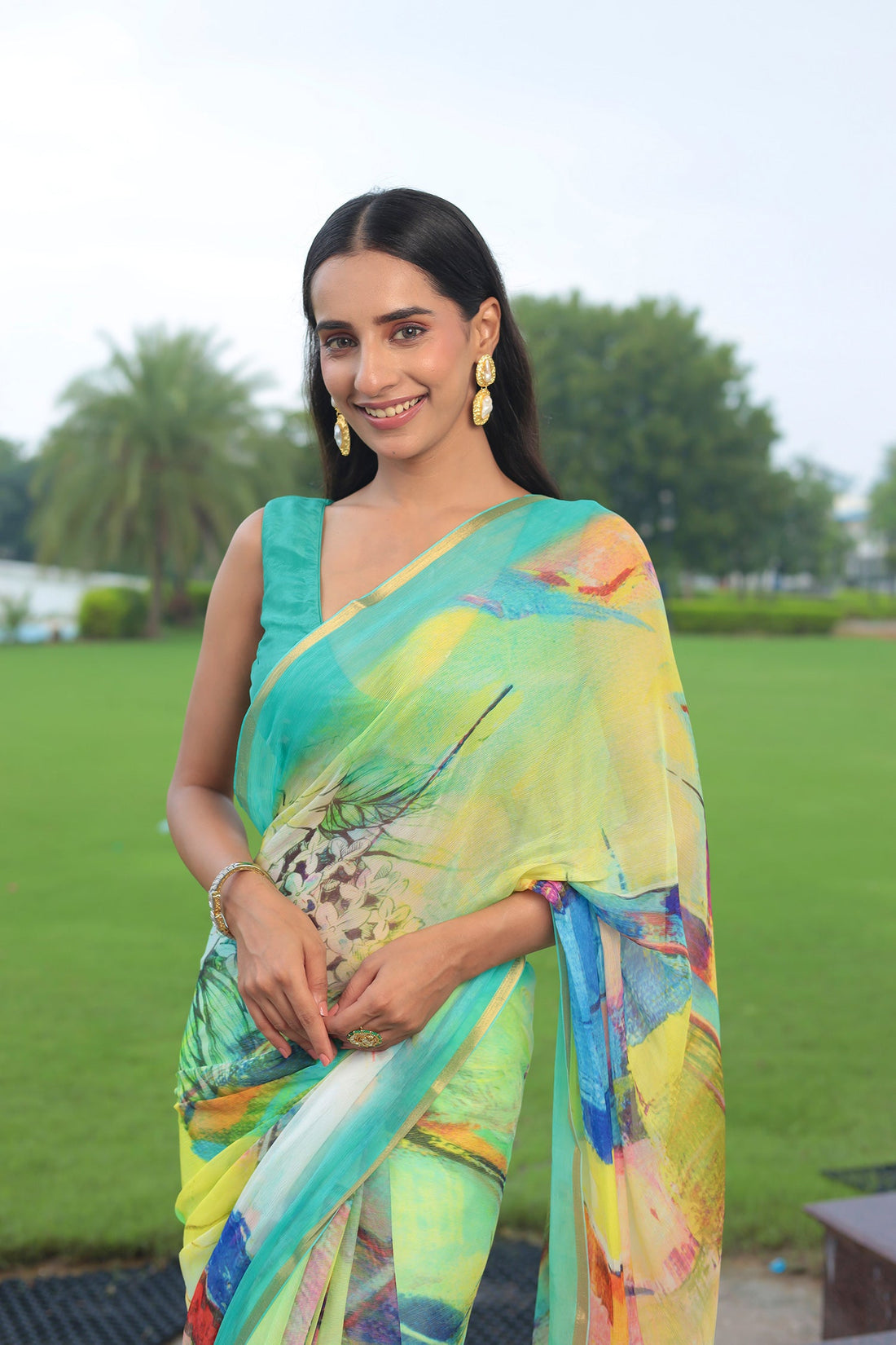 Chiffon  Saree  with Printed, Zari border work.