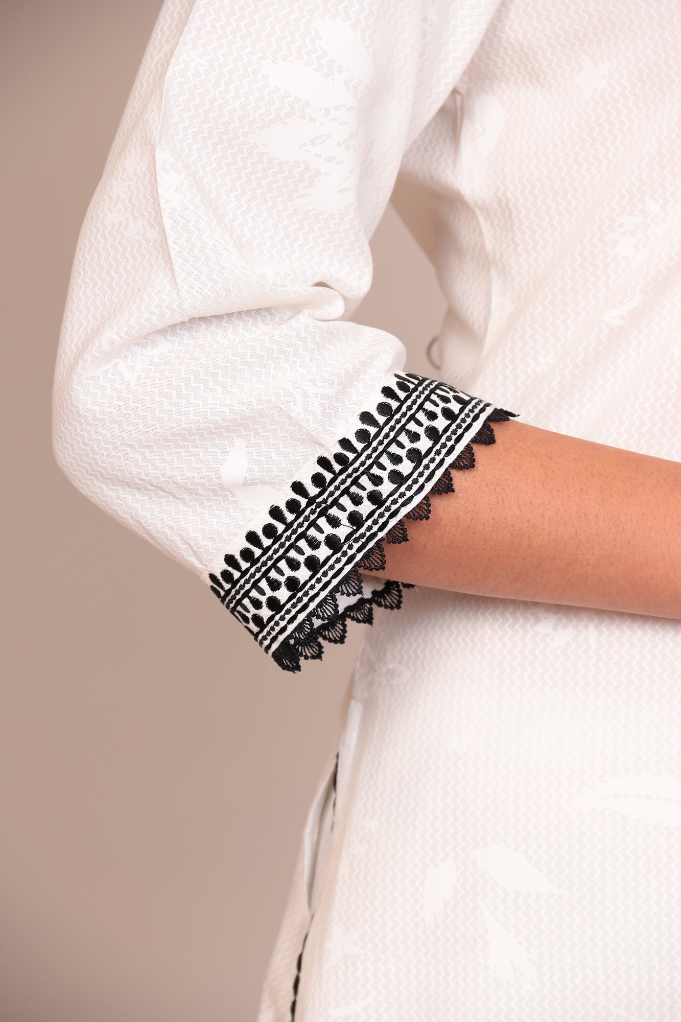 Cotton Kurta with Thread work.