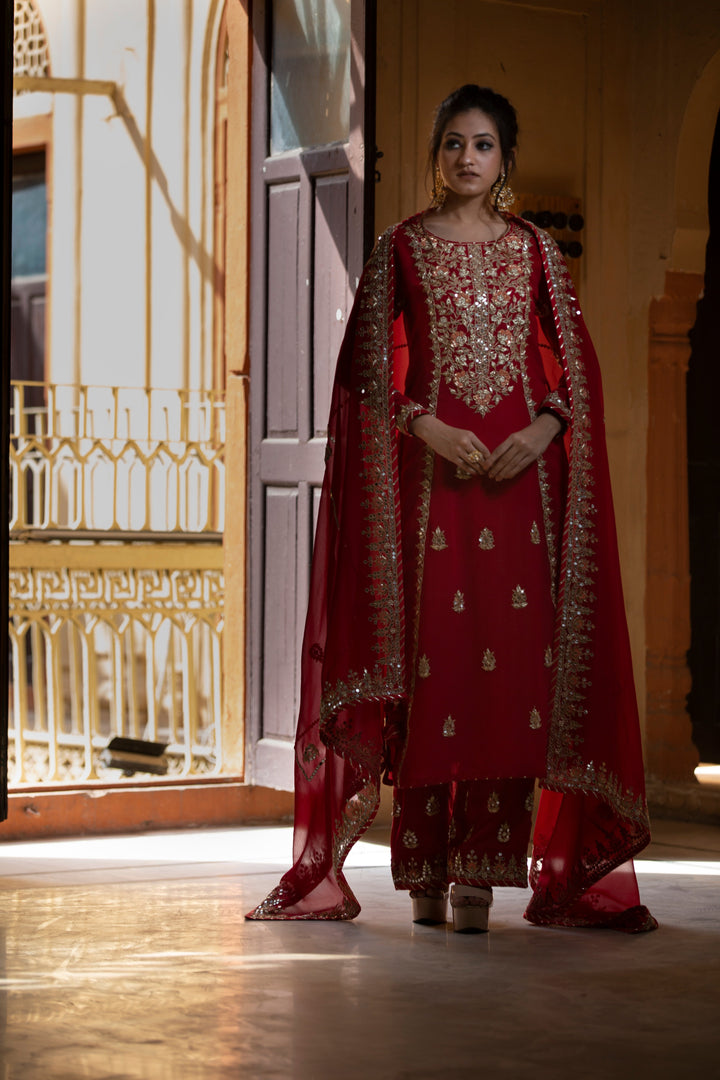 Exquisite Georgette Suit adorned with Gota Patti ,Thread, and Zardozi Embellishments.