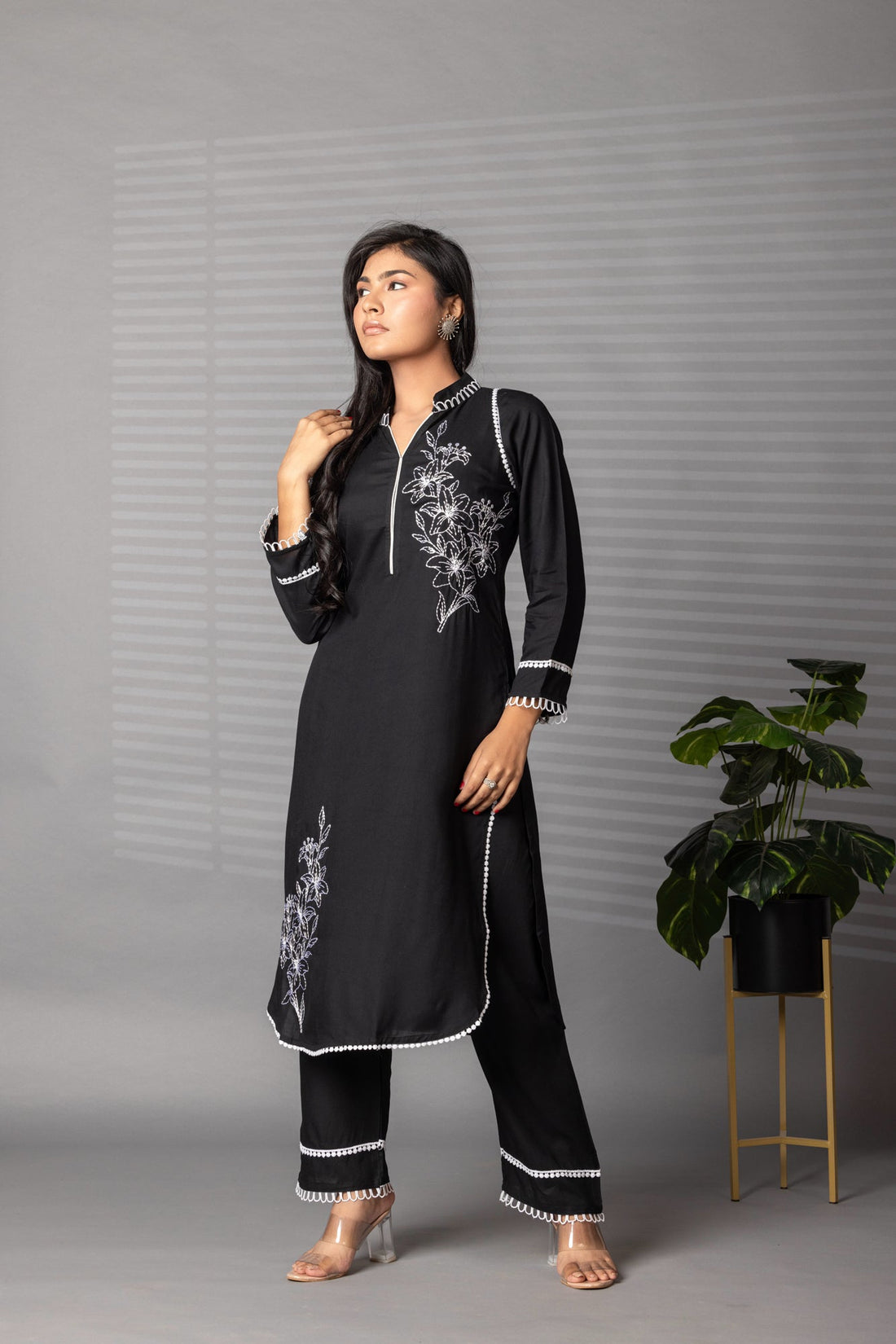 Cotton Kurta with Thread work.